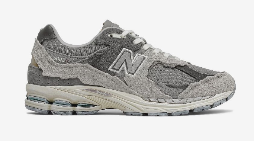 NEW BALANCE 2002R1