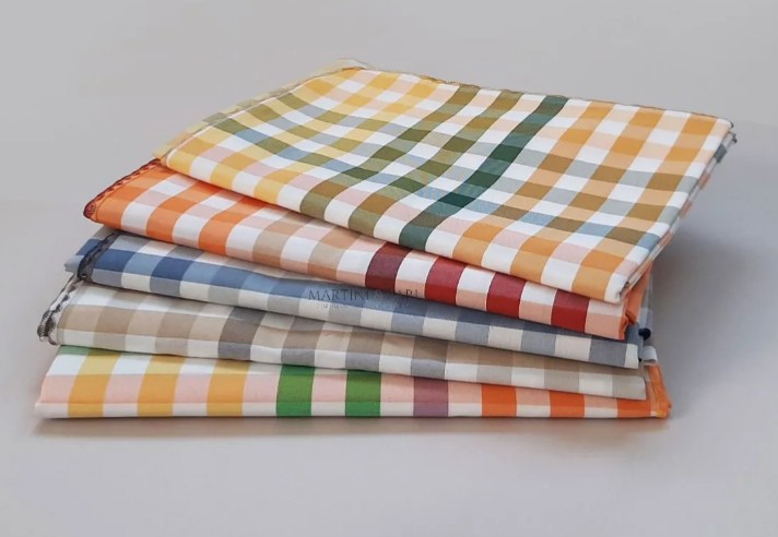 PIC NIC Tovaglia Antimacchia 140 x 140 quadrata No Stiro 4 colori