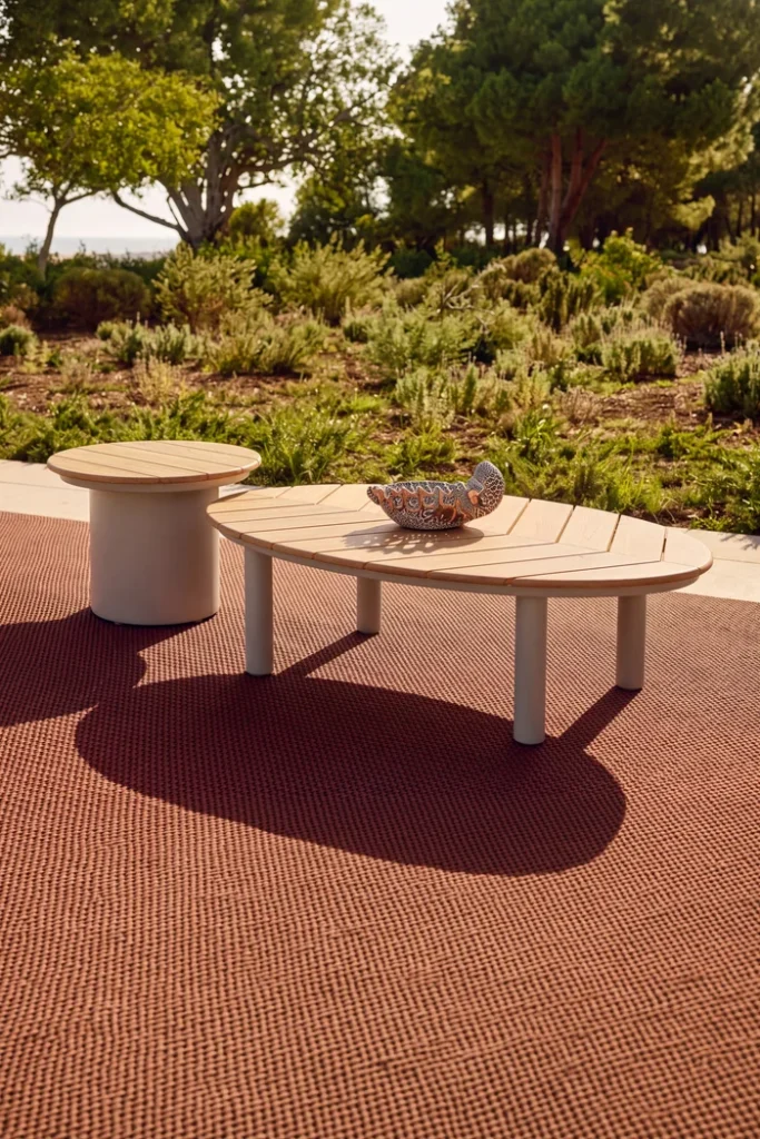 Set 2 tavolini da esterno Arya, Ø50 cm + 110x69 cm, beige e teak